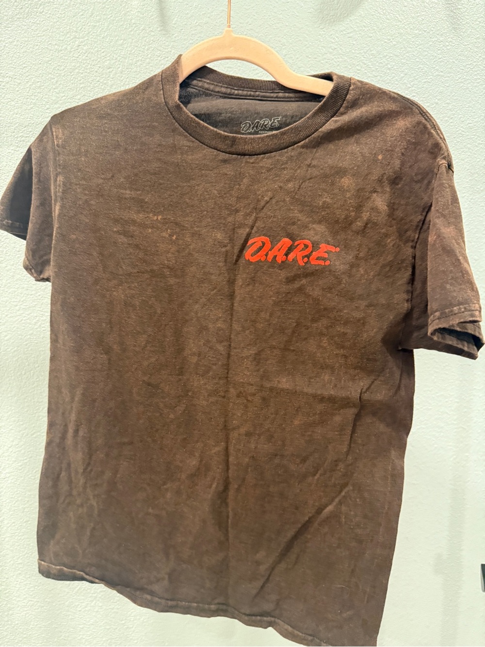 D.A.R.E. Short Sleeve Graphic Tee in Brown  Nature is my Drug of Choice Sz Small